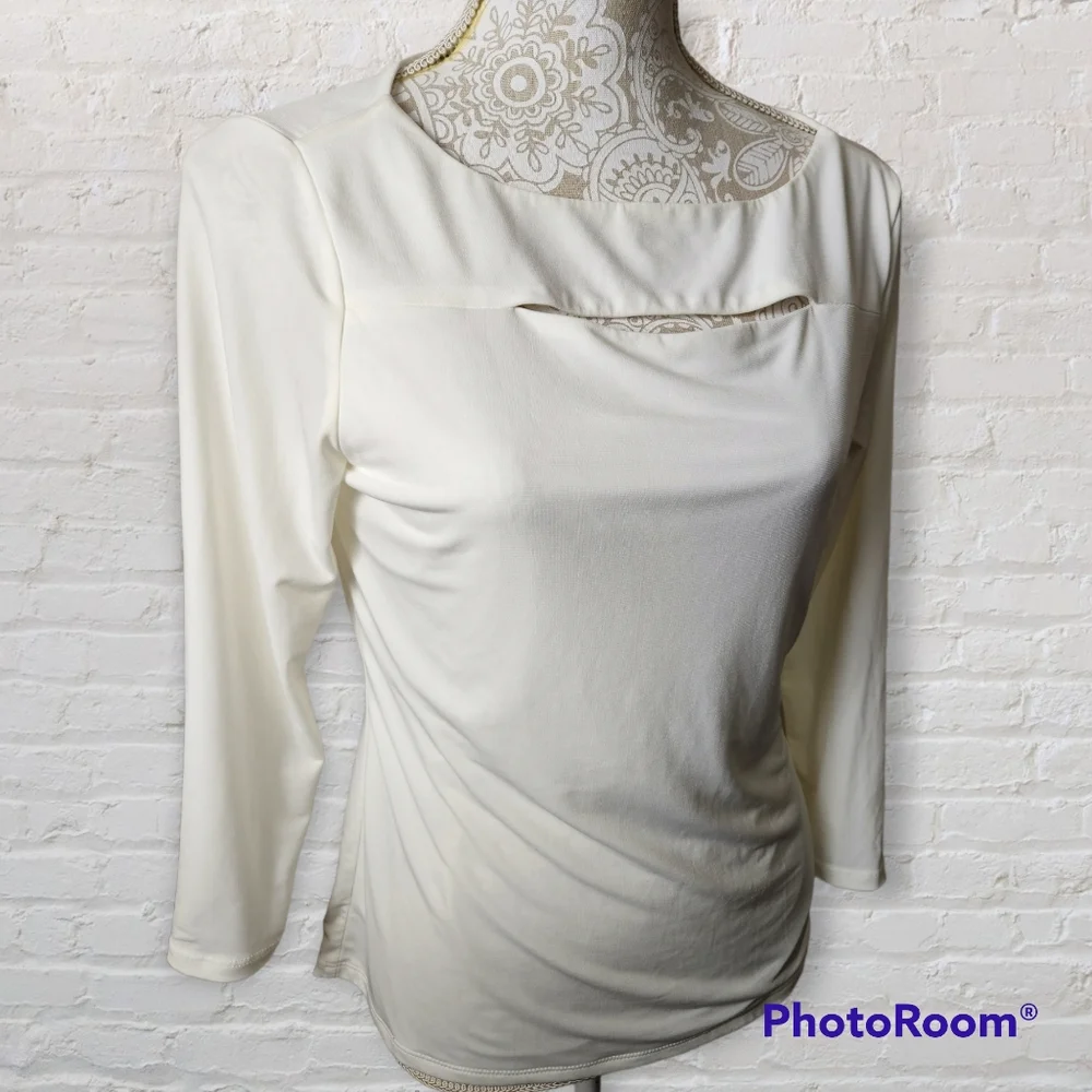 Carmen Marc Valvo Ivory cutout blouse size medium - Picture 2 of 9